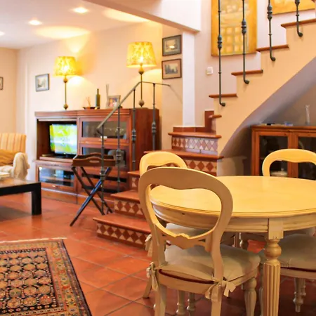 公寓 Montroig Penthouse In